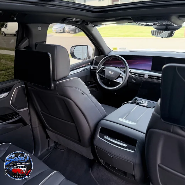 Cadillac Escalade cabin and dashboard